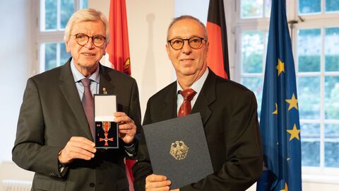 Auszeichnungen zu "75 Jahre Hessen"