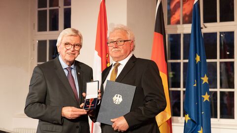 Auszeichnungen zu "75 Jahre Hessen"