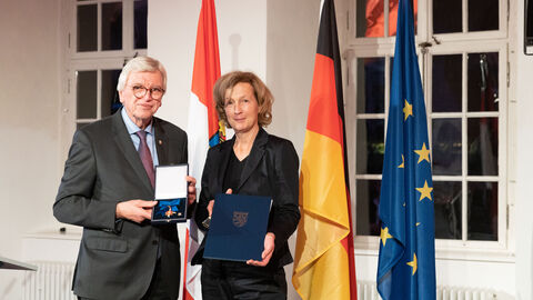 Auszeichnungen zu "75 Jahre Hessen"