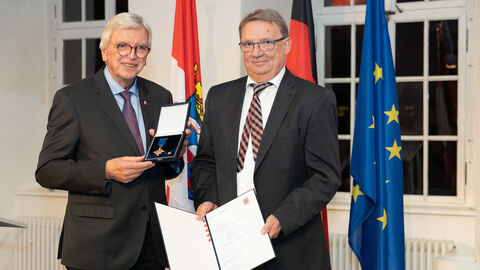 Auszeichnungen zu "75 Jahre Hessen"