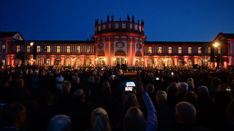 Die Serenade fand vor einer beeindruckenden Kulisse statt – dem Biebricher Schloss.