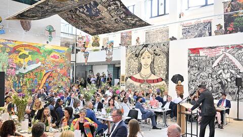 Ministerpräsident Boris Rhein hält anlässlich der documenta-Eröffnung eine Rede im Hallenbad Kassel.