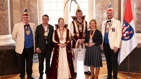 Ministerpräsident Boris Rhein und seine Frau Tanja Raab-Rhein empfangen im Schloss Biebrich in Wiesbaden hessische Fastnachtsvereine