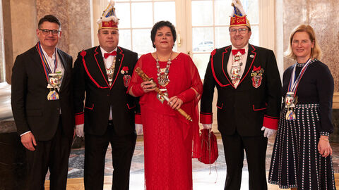 Ministerpräsident Boris Rhein und seine Frau Tanja Raab-Rhein empfangen im Schloss Biebrich in Wiesbaden hessische Fastnachtsvereine