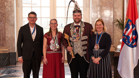Ministerpräsident Boris Rhein und seine Frau Tanja Raab-Rhein empfangen im Schloss Biebrich in Wiesbaden hessische Fastnachtsvereine