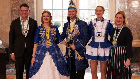 Ministerpräsident Boris Rhein und seine Frau Tanja Raab-Rhein empfangen im Schloss Biebrich in Wiesbaden hessische Fastnachtsvereine