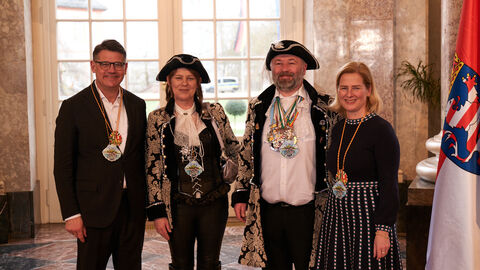 Ministerpräsident Boris Rhein und seine Frau Tanja Raab-Rhein empfangen im Schloss Biebrich in Wiesbaden hessische Fastnachtsvereine
