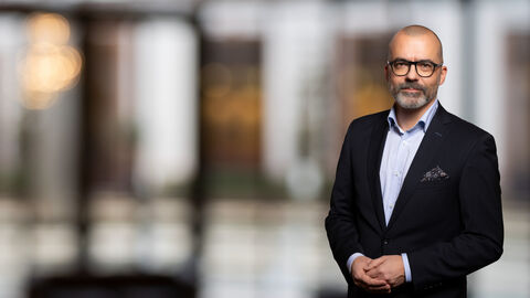 Portraitfoto von Daniel Köfer