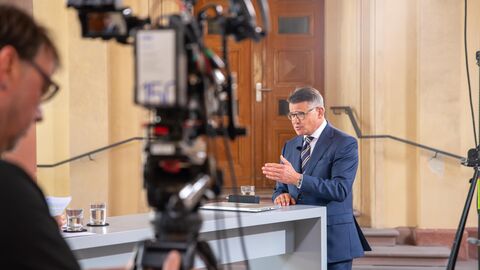 HR-Sommerinterview MP Ministerpräsident Boris Rhein beim Interview mit dem Hessischen Rundfunk