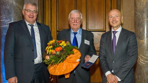 Dipl.-Ing. Ingolf Kluge (Präsident der Ingenieurkammer Hessen), Univ.-Prof. Dr.-Ing. Dr.-Ing. E.h. Udo F. Meißner, Staatssekretär Dr. Philipp Nimmermann (v.l.).