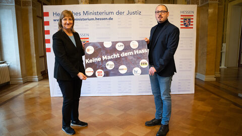 Justizministerin Eva Kühne-Hörmann mit Christian Stadtfeld (Chefredakteur und Geschäftsführer von Osthessen-News)