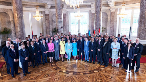 Gruppenfoto vom Empfang für das Hessische Consular Corps