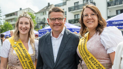 Ministerpräsident Rhein zu Gast auf dem Lauterbacher Prämienmarkt