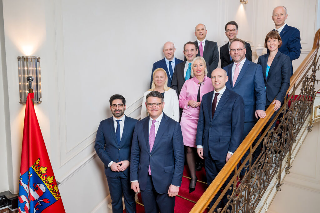 Die Minister und Ministerinnen von Hessen.